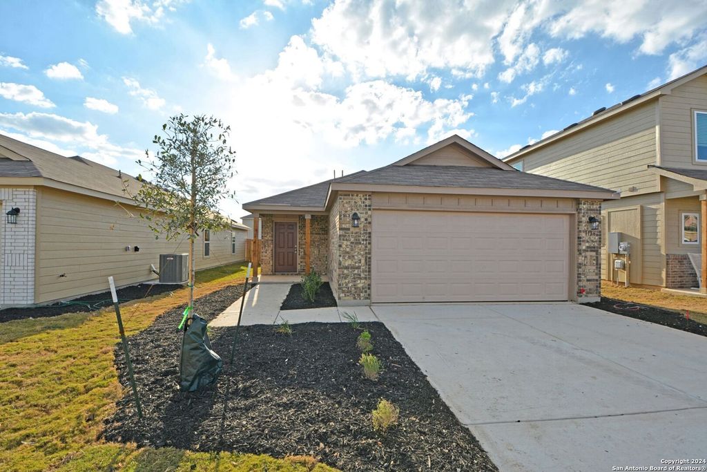 1136 Whitneyway Ln, New Braunfels, TX 78130