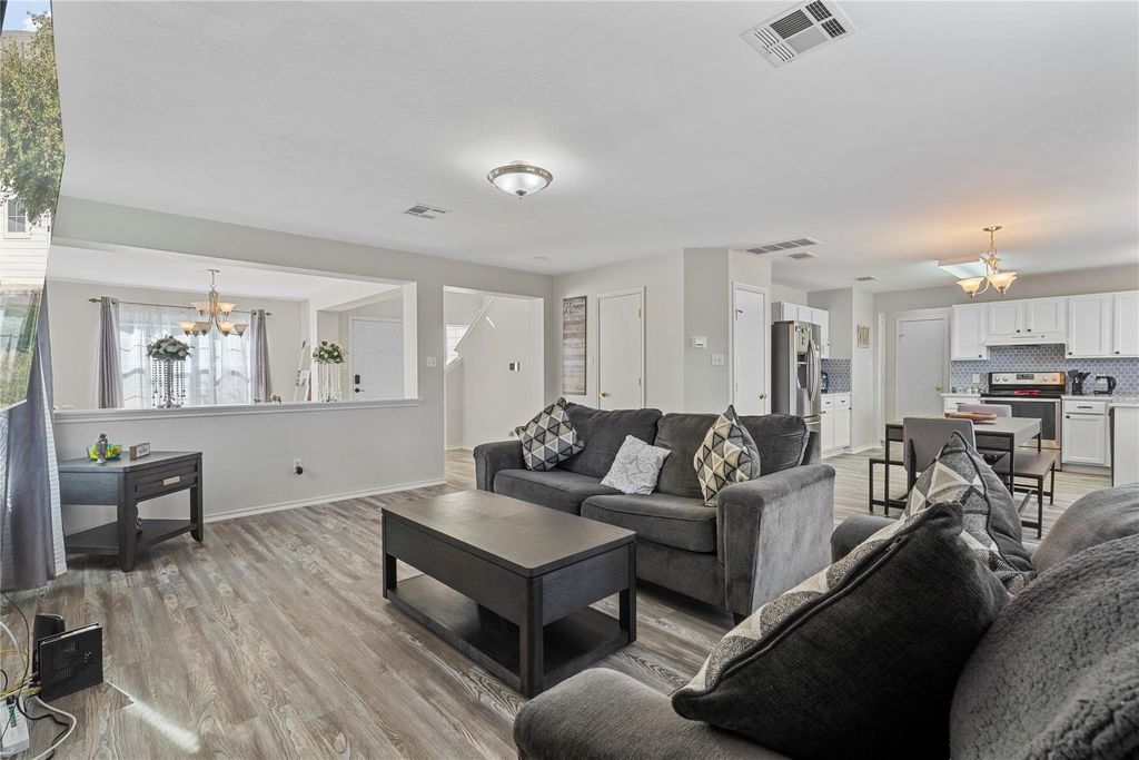 202 Rinehardt ST, Hutto, TX 78634