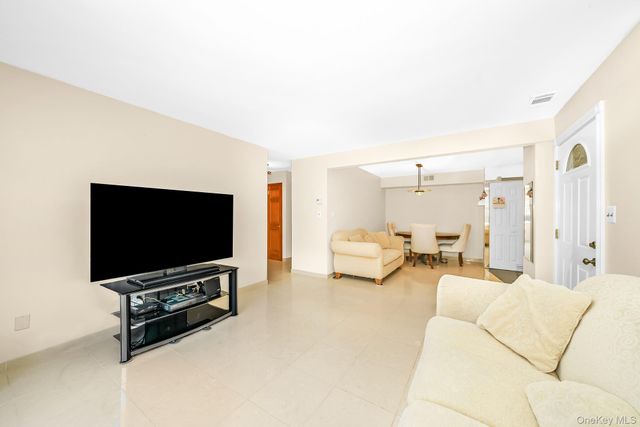 161 Feller Drive, Central Islip, NY 11722