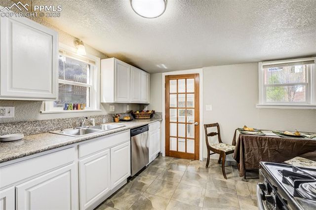 542 W Boulder Street, Colorado Springs, CO 80905