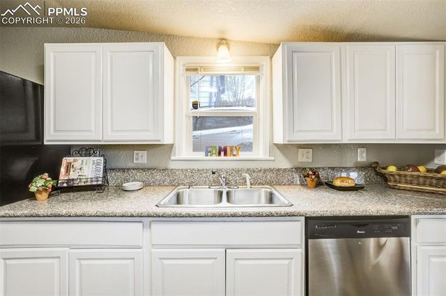 542 W Boulder Street, Colorado Springs, CO 80905