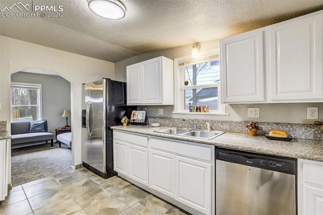 542 W Boulder Street, Colorado Springs, CO 80905