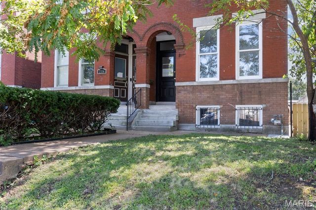 2336 Russell Boulevard, St Louis, MO 63104
