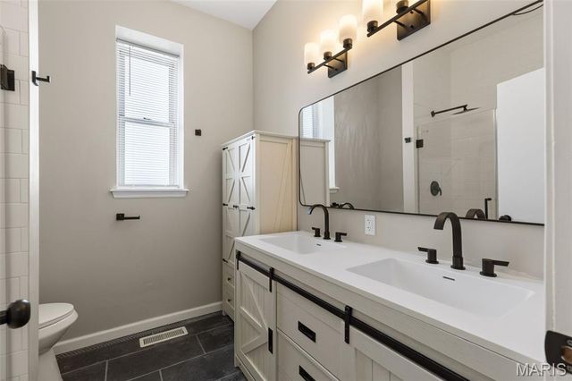 2336 Russell Boulevard, St Louis, MO 63104