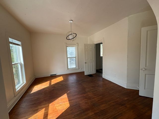 245 E Orleans Street E, Paxton, IL 60957