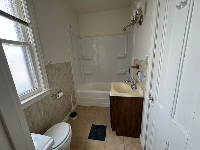 245 E Orleans Street E, Paxton, IL 60957