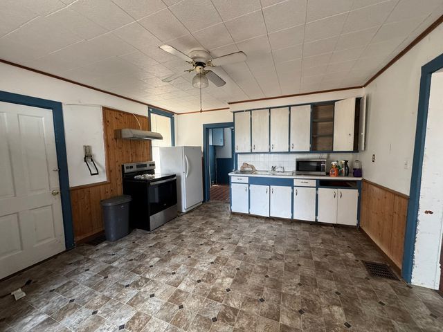 245 E Orleans Street E, Paxton, IL 60957