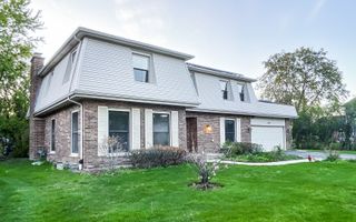 1640 Barry Lane, Glenview, IL 60025
