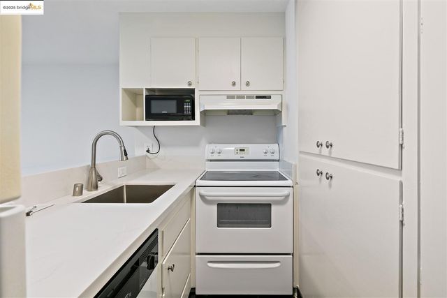 360 Vernon St 216, Oakland, CA 94610