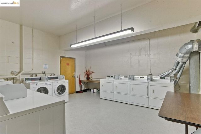 360 Vernon St 216, Oakland, CA 94610