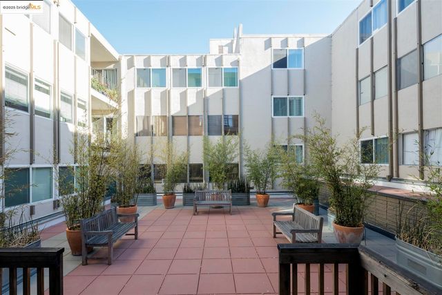 360 Vernon St 216, Oakland, CA 94610