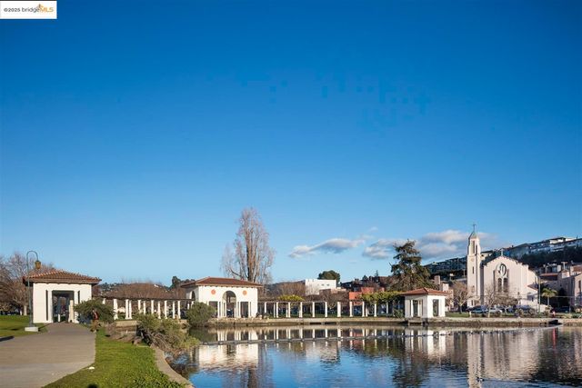 360 Vernon St 216, Oakland, CA 94610