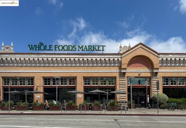 360 Vernon St 216, Oakland, CA 94610