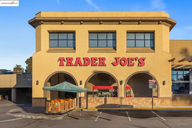 360 Vernon St 216, Oakland, CA 94610