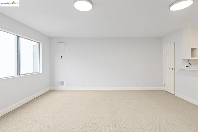 360 Vernon St 216, Oakland, CA 94610