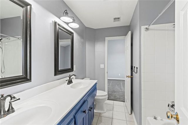 9708 N Laurel Avenue, Kansas City, MO 64157