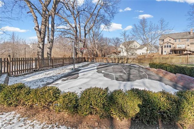 9708 N Laurel Avenue, Kansas City, MO 64157