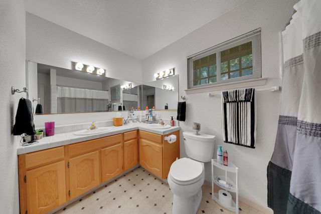 12546 Quail Meadow Dr, Auburn, CA 95603