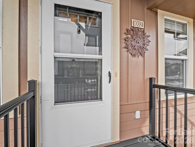 1002 Deermouse Way, Hendersonville, NC 28792