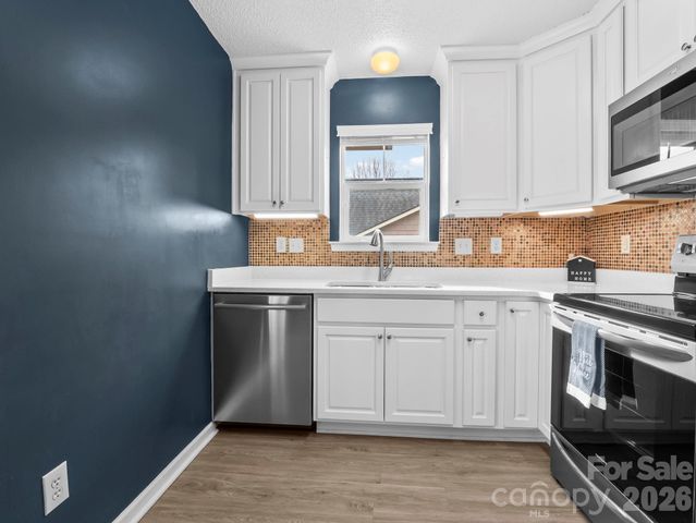 1002 Deermouse Way, Hendersonville, NC 28792