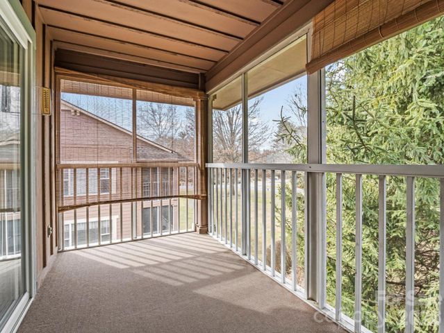 1002 Deermouse Way, Hendersonville, NC 28792