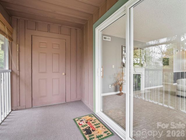 1002 Deermouse Way, Hendersonville, NC 28792