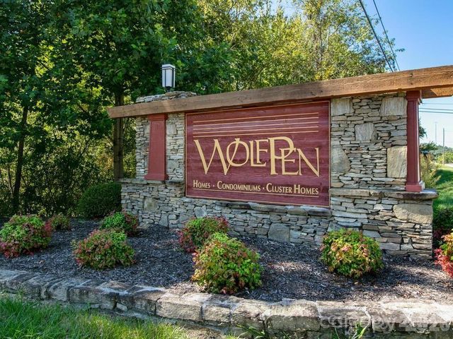 1002 Deermouse Way, Hendersonville, NC 28792