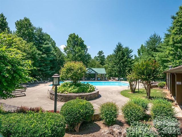 1002 Deermouse Way, Hendersonville, NC 28792