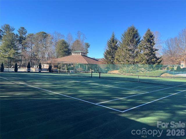 1002 Deermouse Way, Hendersonville, NC 28792