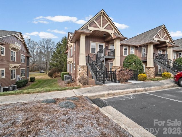 1002 Deermouse Way, Hendersonville, NC 28792