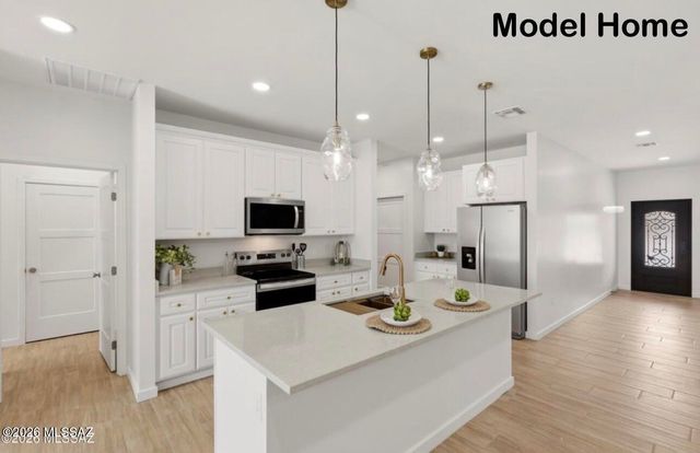 5553 S Swires Road, Tucson, AZ 85746