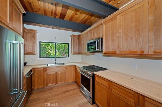 359 John Muir Road, Lake Arrowhead, CA 92352