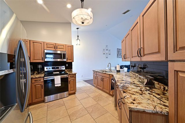 6589 FAIRWAY GARDENS DRIVE 202, Bradenton, FL 34203
