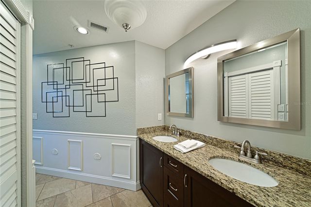 6589 FAIRWAY GARDENS DRIVE 202, Bradenton, FL 34203