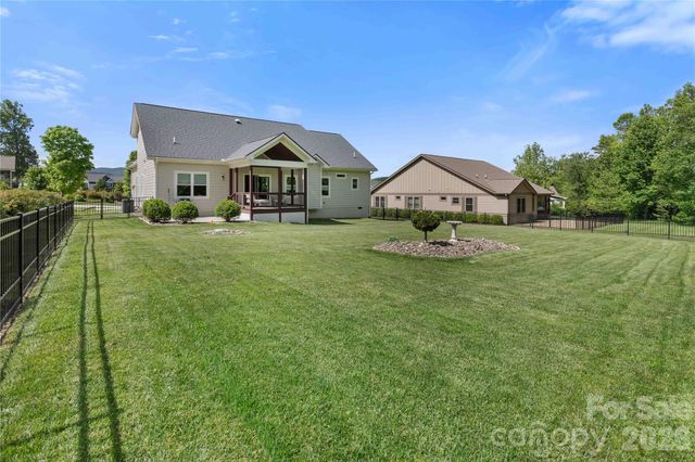 806 Blacksmith Run Drive, Hendersonville, NC 28792