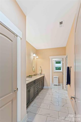 806 Blacksmith Run Drive, Hendersonville, NC 28792