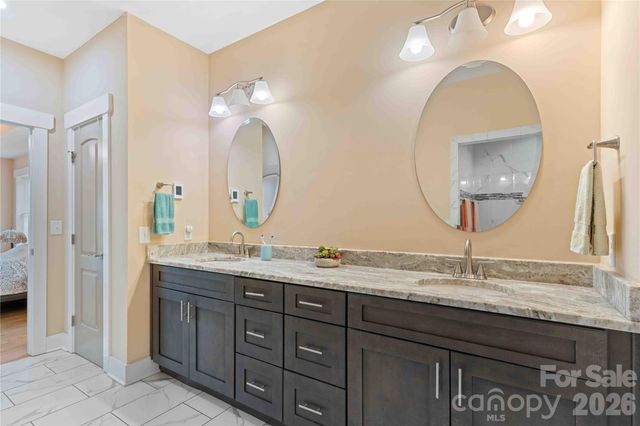 806 Blacksmith Run Drive, Hendersonville, NC 28792