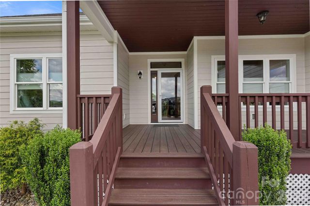 806 Blacksmith Run Drive, Hendersonville, NC 28792