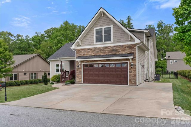 806 Blacksmith Run Drive, Hendersonville, NC 28792