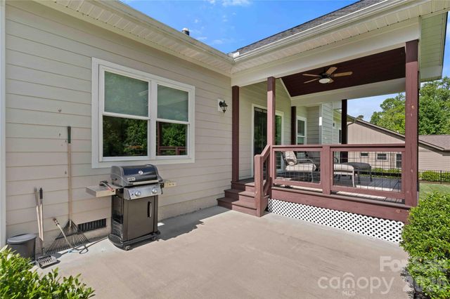 806 Blacksmith Run Drive, Hendersonville, NC 28792