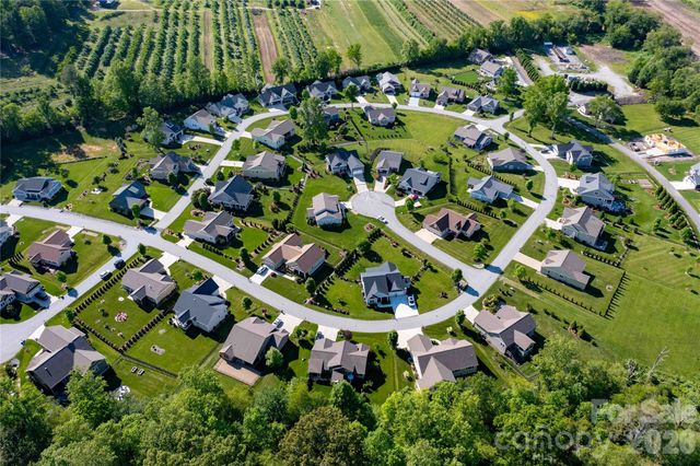 806 Blacksmith Run Drive, Hendersonville, NC 28792