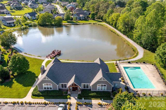 806 Blacksmith Run Drive, Hendersonville, NC 28792