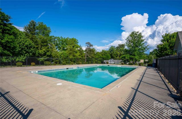 806 Blacksmith Run Drive, Hendersonville, NC 28792