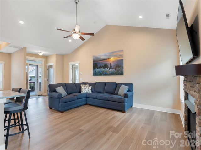 806 Blacksmith Run Drive, Hendersonville, NC 28792