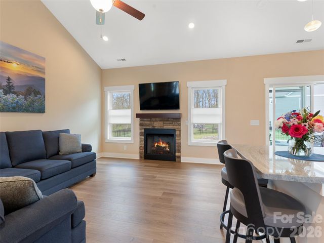 806 Blacksmith Run Drive, Hendersonville, NC 28792