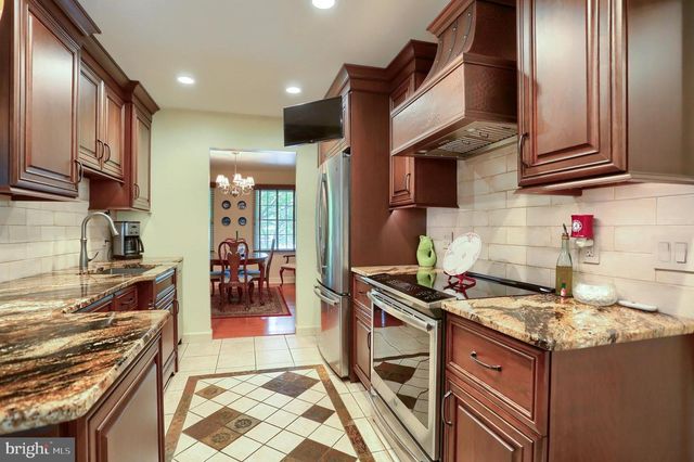 3 CEDAR CT, Enola, PA 17025
