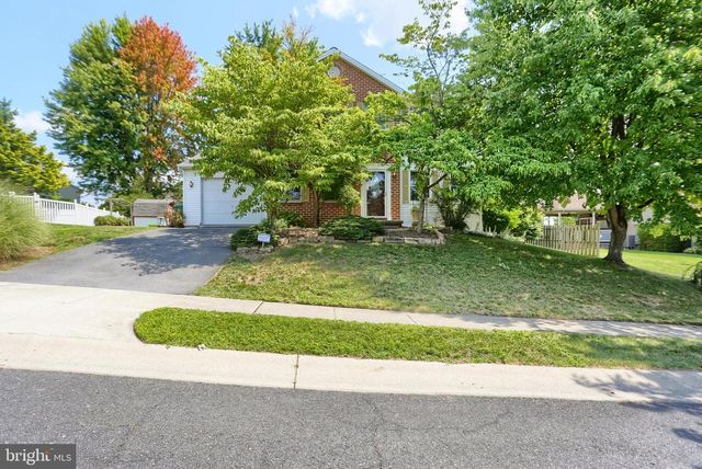 3 CEDAR CT, Enola, PA 17025