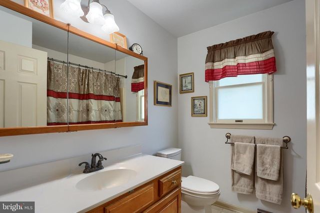 3 CEDAR CT, Enola, PA 17025
