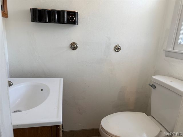 42 Viola Drive, Cheektowaga, NY 14227