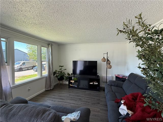 42 Viola Drive, Cheektowaga, NY 14227
